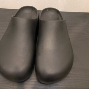 CROCS Classic Black Clogs